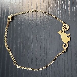 Goldtone Cat with Yarn Bracelet